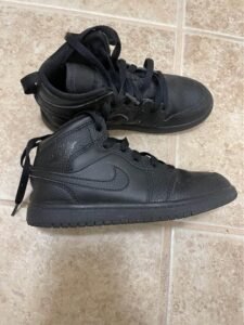 Jordan Youth Air 1 Mid Triple Black Shoes ; size 1.5; excellent condition!!