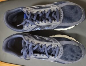 NB NEW BALANCE ATHLETIC SHOE, 9.5 SIZE